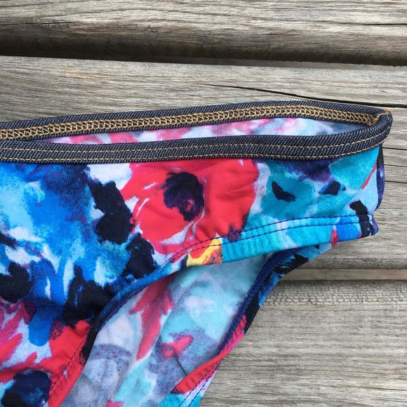 Kenneth Cole Reaction Bikini Bottoms - Picture 2 of 4